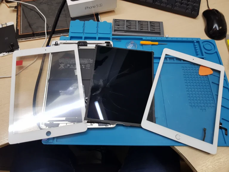 iPad на этапе замены сенсорного стекла