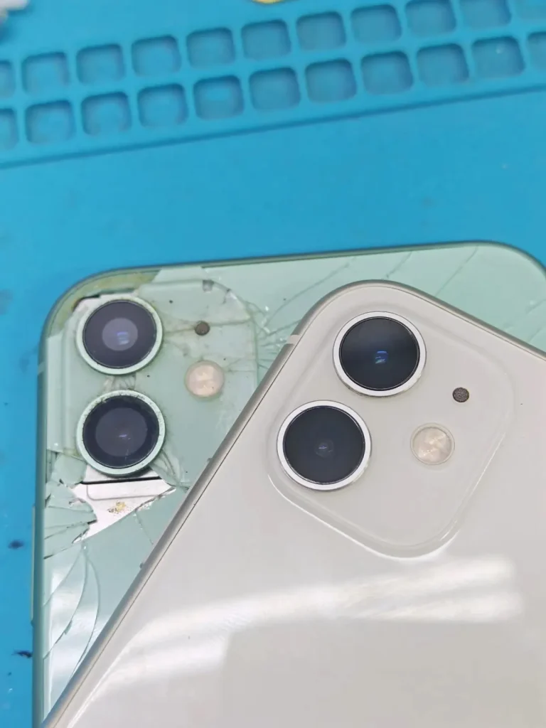 iPhone 11 до и после замены повреждённого корпуса
