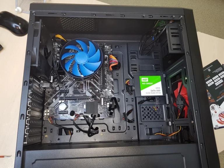 Собранный офисный компьютер с установленным SSD