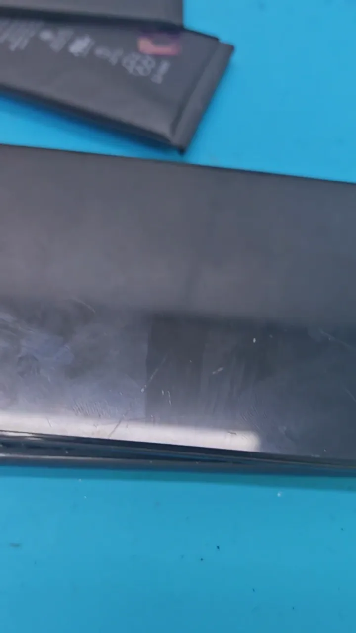 Замена аккумулятора iPhone 11 — вздулась