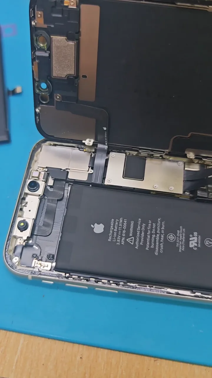 Замена аккумулятора iPhone 11
