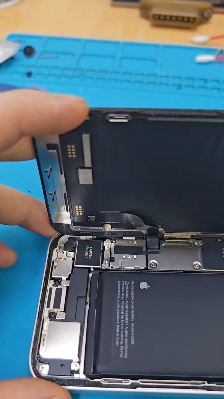 Замена аккумулятора iPhone 13
