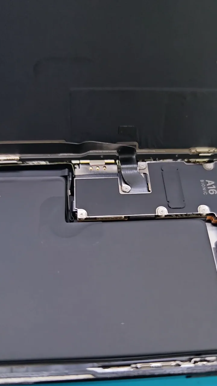 Замена аккумулятора iPhone 14 Pro Max