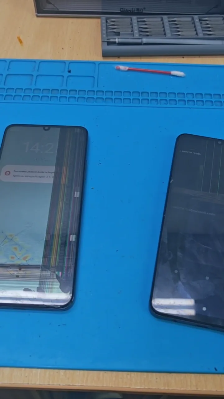 Замена дисплеев двух realme Note 50