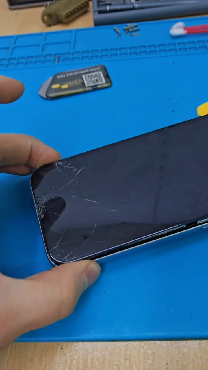 Замена дисплея iPhone 15