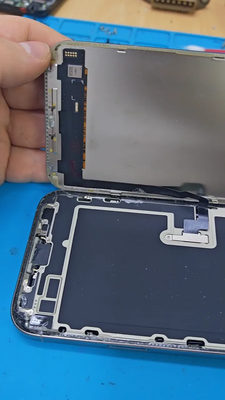 Замена дисплея iPhone 16 Pro Max — премиум-копия Soft OLED