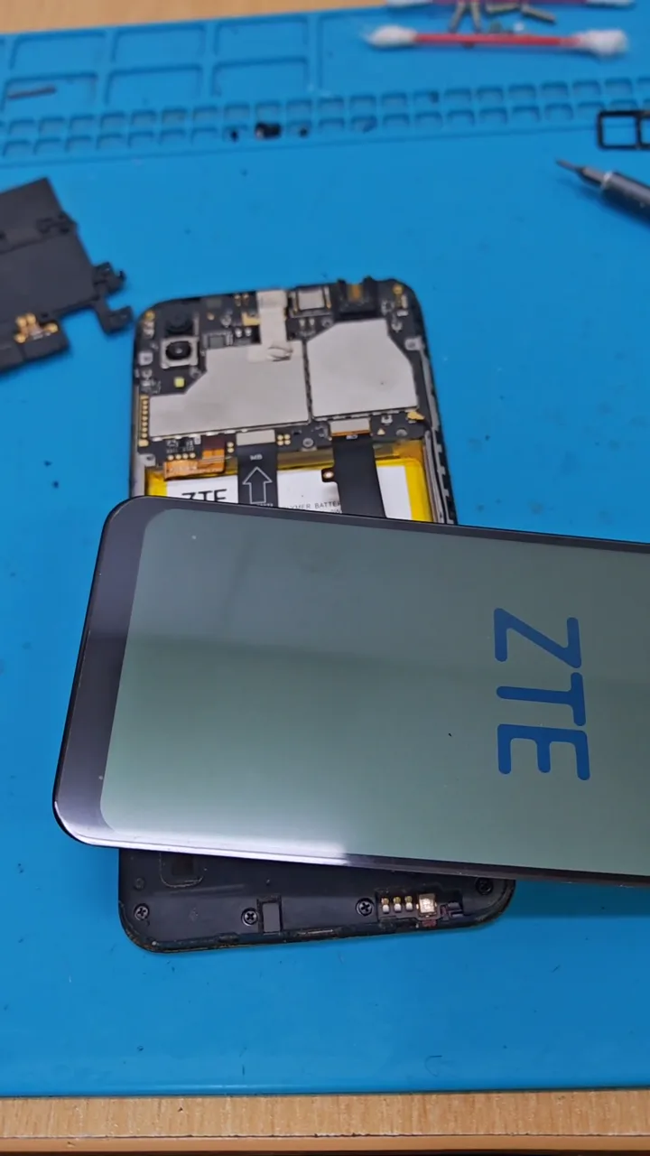 Замена дисплея ZTE Blade A5 с деталью клиента