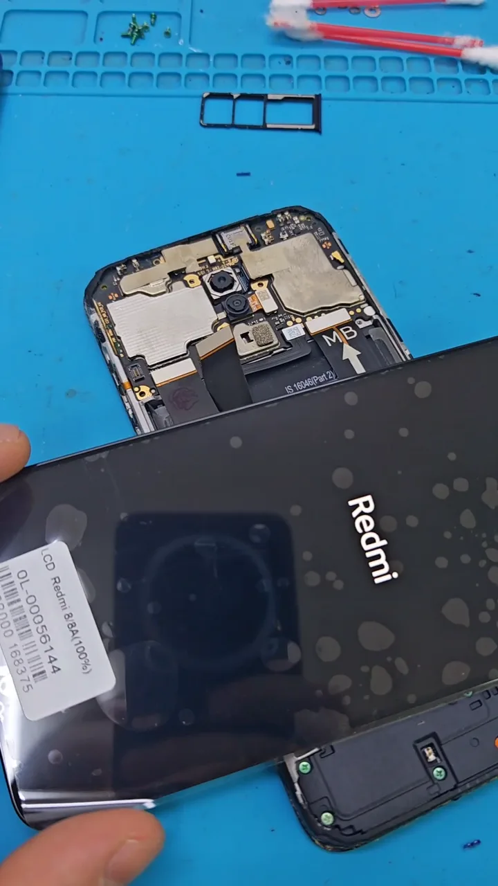 Замена экрана Redmi 8 после попадания жидкости