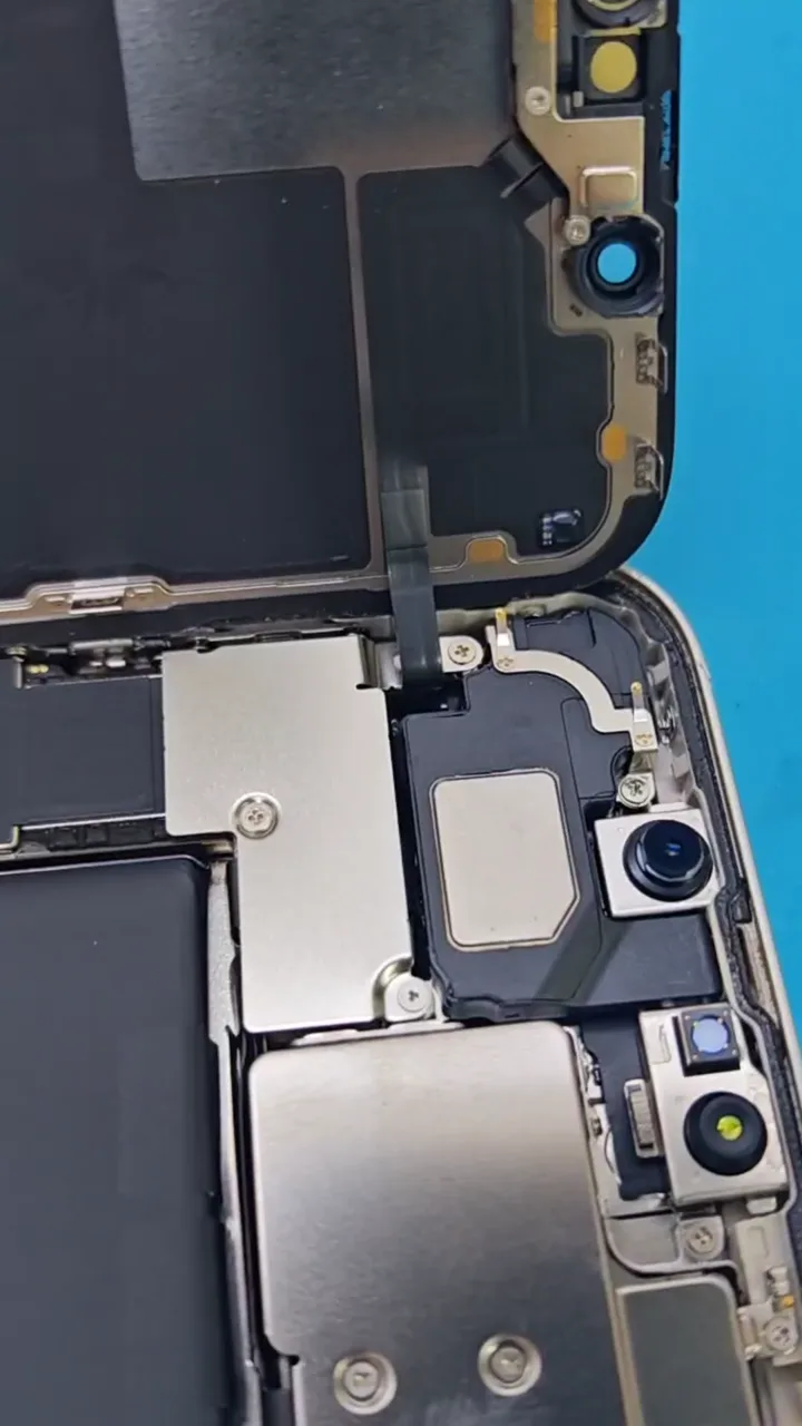 Замена слухового динамика iPhone 13