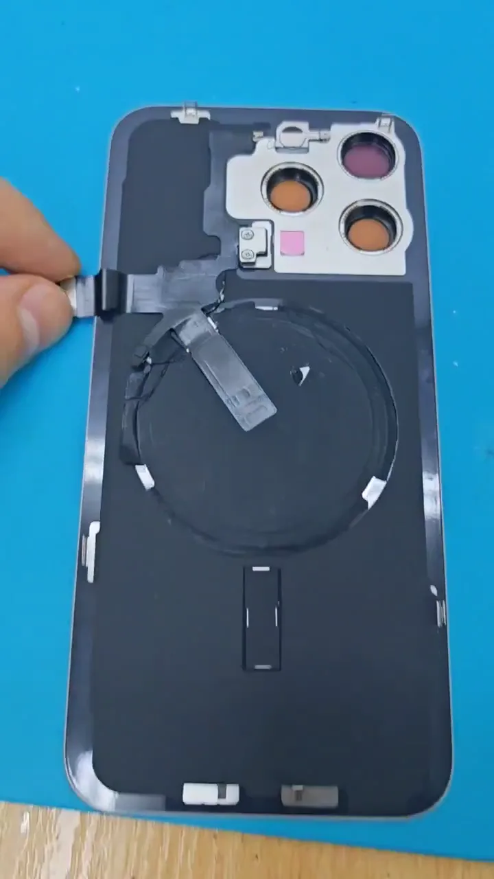 Замена задней крышки iPhone 15 Pro Max